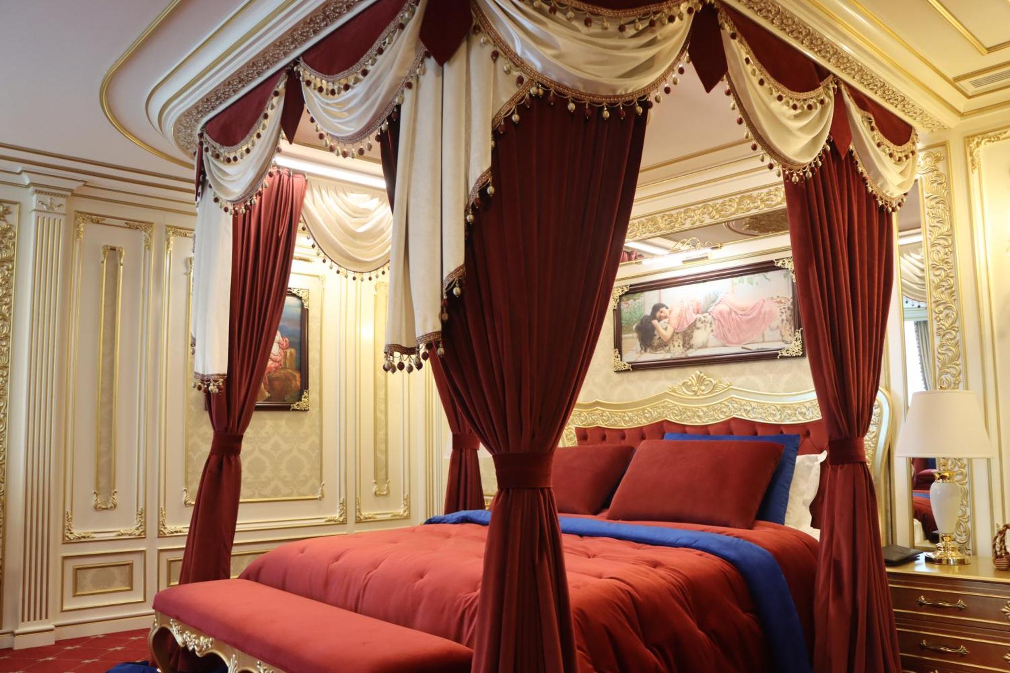 Cristal Erbil Hotel Extérieur photo A bedroom in the Imperial Suite