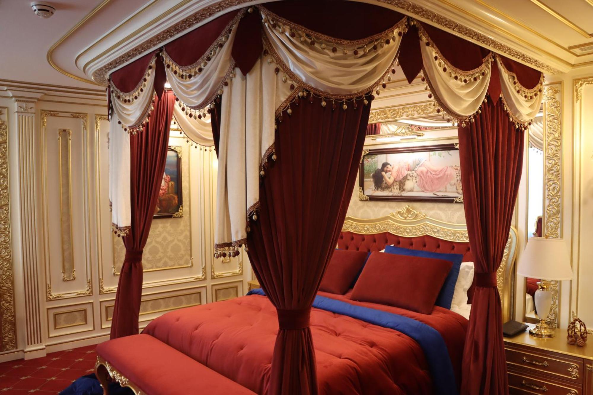 Cristal Erbil Hotel Extérieur photo A bedroom in the Imperial Suite