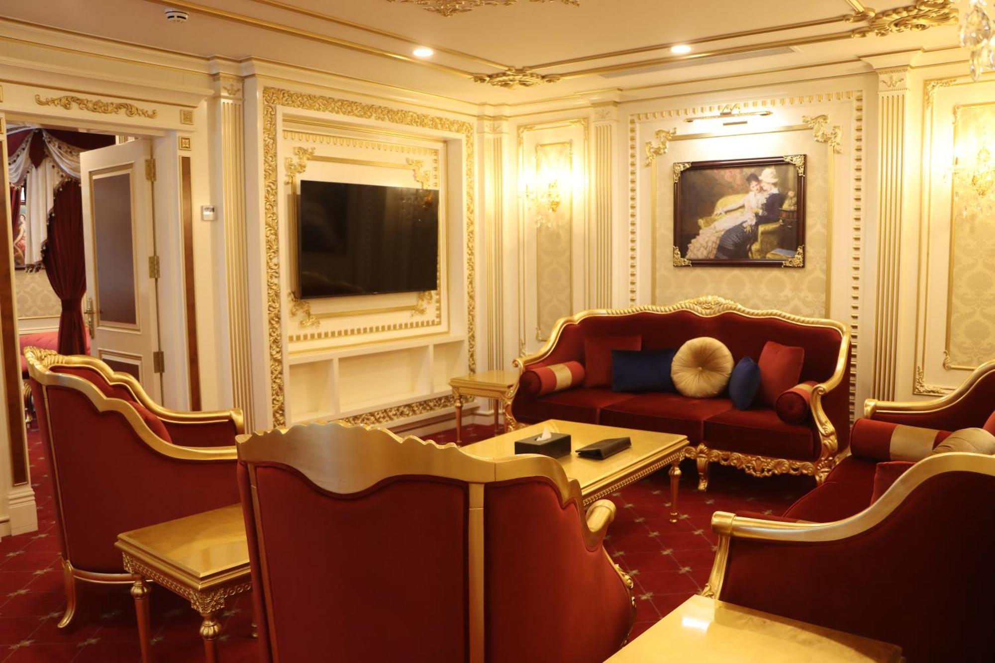 Cristal Erbil Hotel Extérieur photo The living room of the Imperial Suite