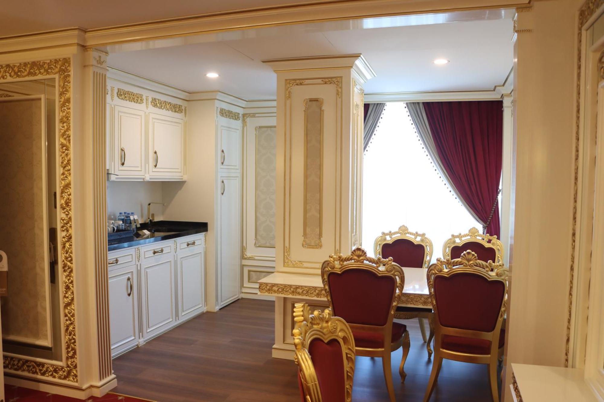 Cristal Erbil Hotel Extérieur photo A typical suite