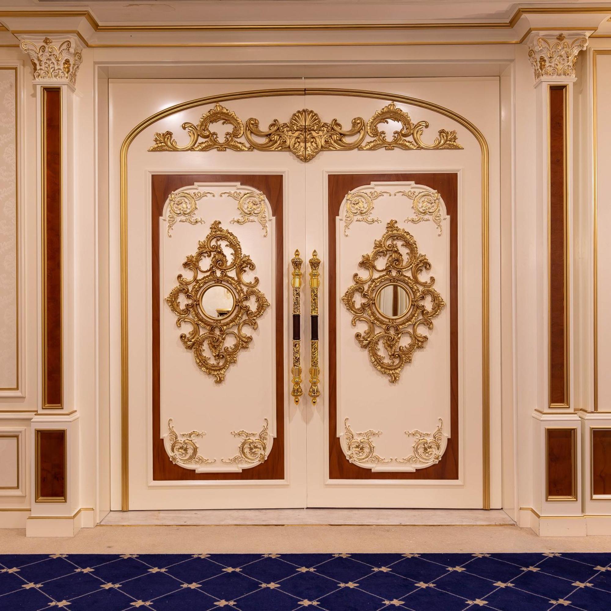 Cristal Erbil Hotel Extérieur photo Door of the Russian embassy in Paris