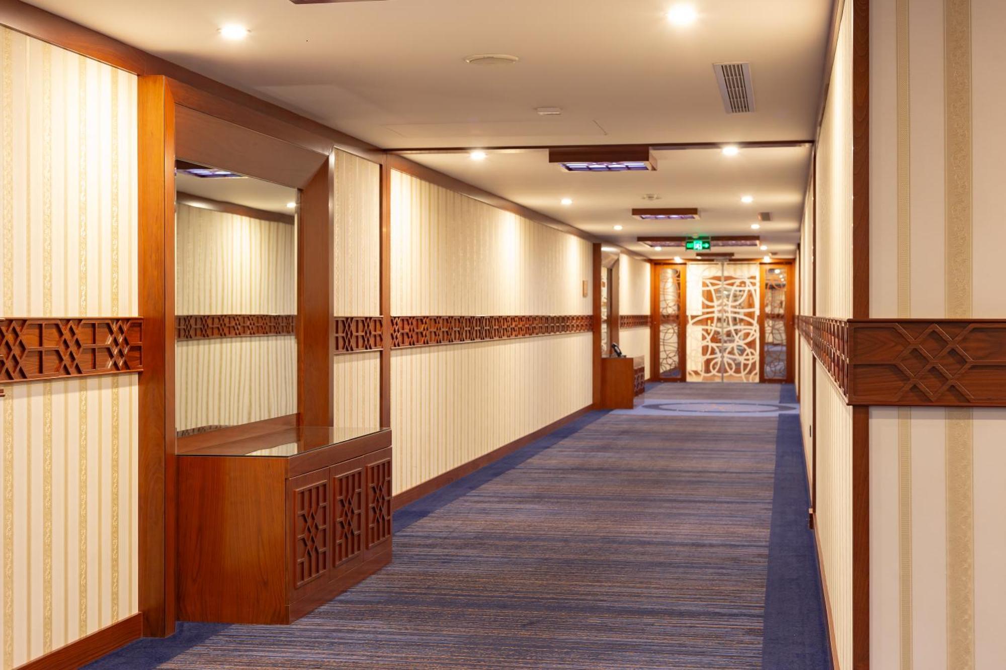 Cristal Erbil Hotel Extérieur photo A corridor