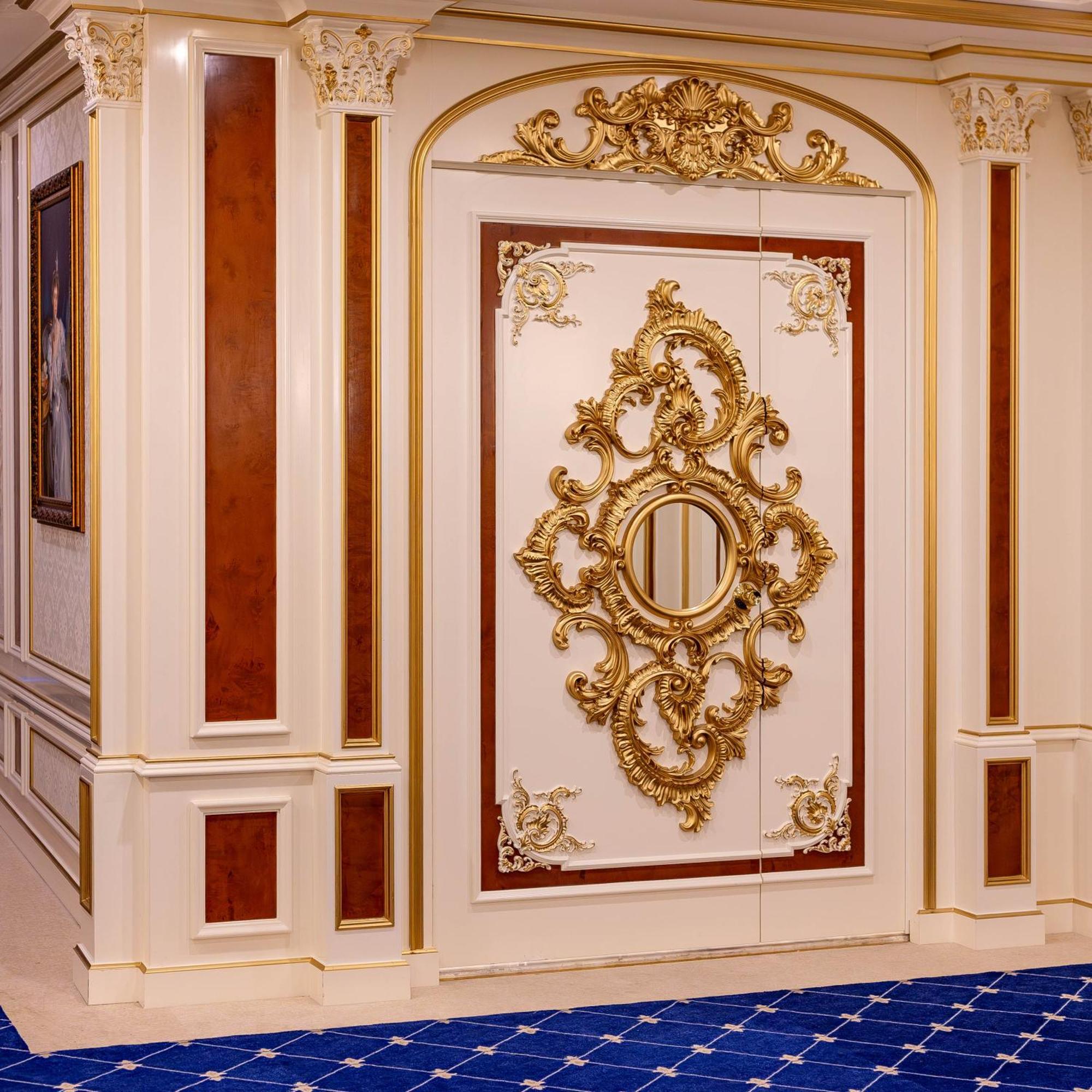 Cristal Erbil Hotel Extérieur photo A wall decorated with stucco