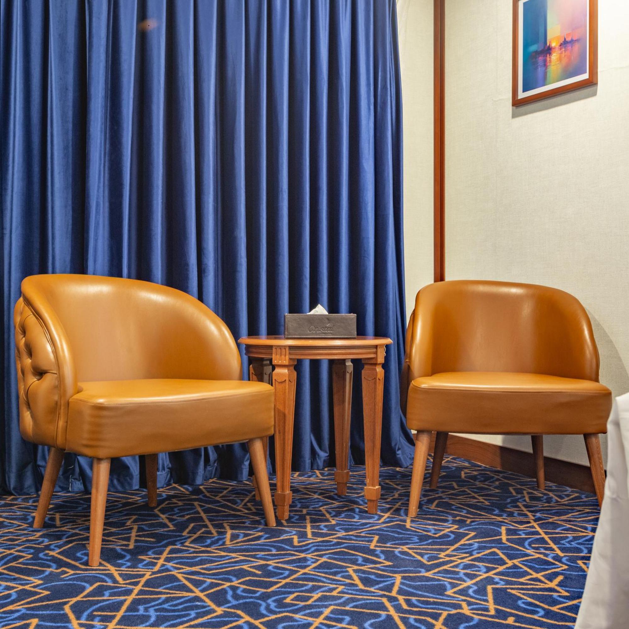 Cristal Erbil Hotel Extérieur photo A pair of club chairs