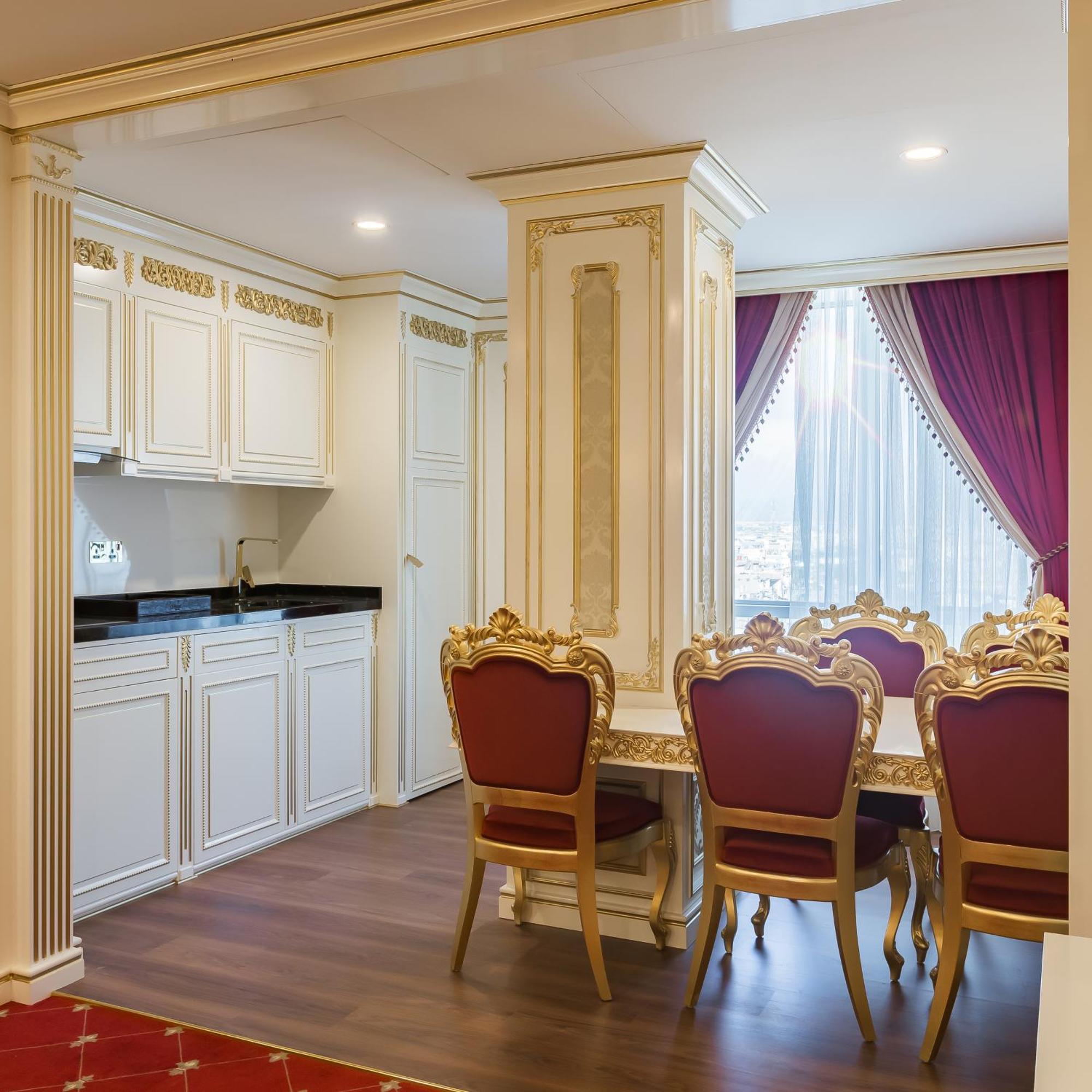 Cristal Erbil Hotel Extérieur photo A kitchen in a suite at the hotel