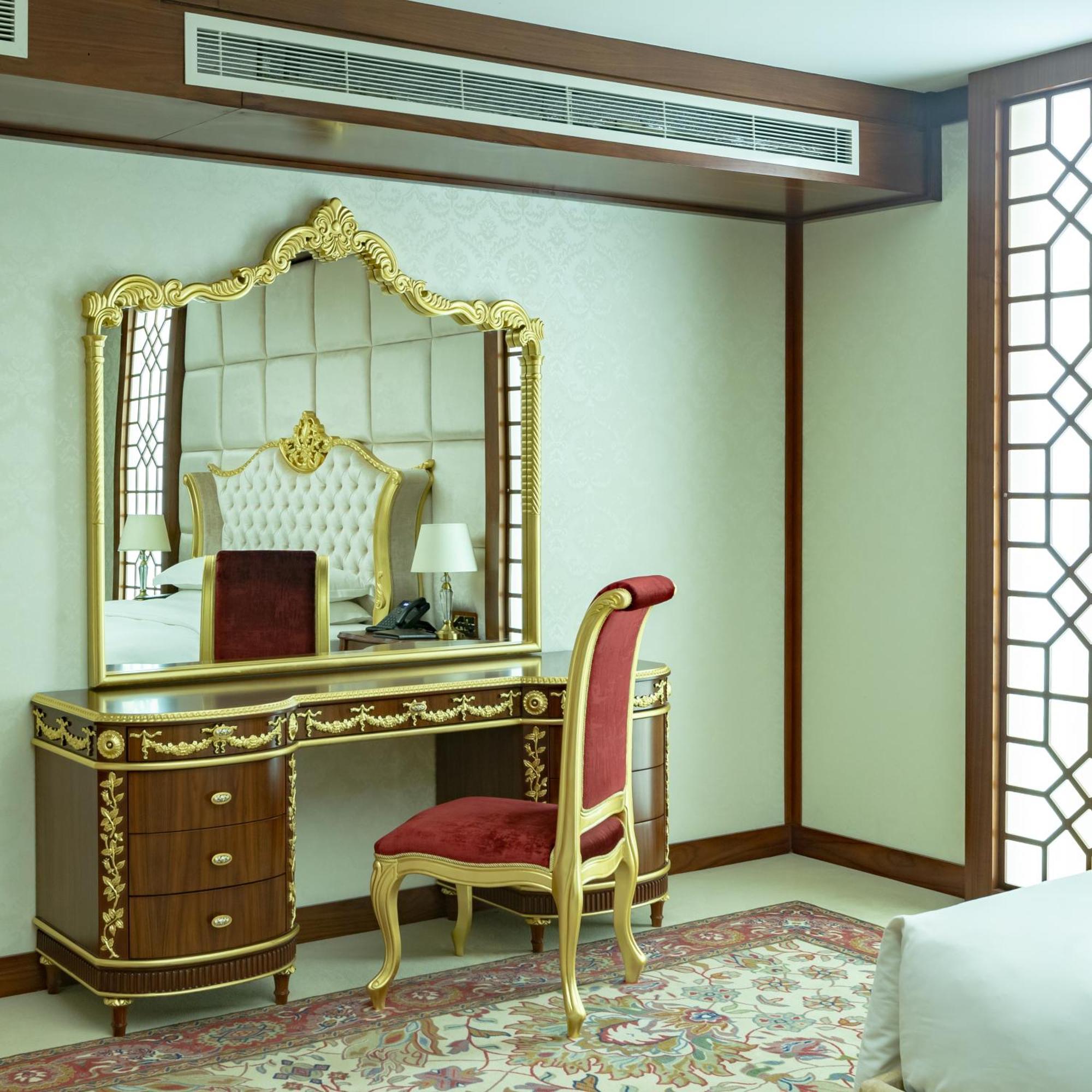 Cristal Erbil Hotel Extérieur photo A dressing table